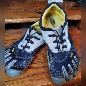 Women's Vibram Five Finger Bikila LS Size 40 US size 10 (See below)